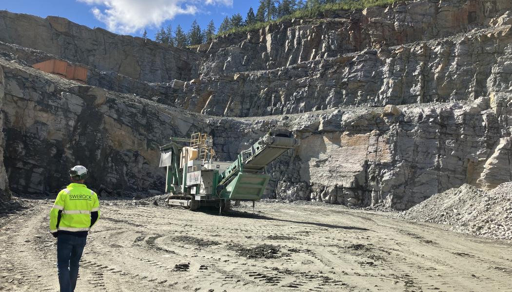Swerock har fått förnyat tillstånd för bergtäkten i Hästeryd vilket innebär både en förlängning och en utökning av verksamhetsområdet. Foto: Swerock
