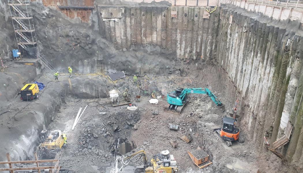 Tunnelbanestation Sofias stationshus grundläggs på berg nästan 20 meter under nuvarande markyta. Schaktgropen hade måtten cirka 35 meter x 45 meter.
FOTO: WSP/Implenia
