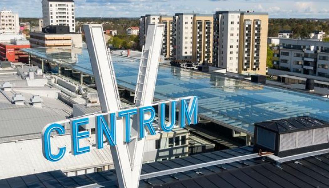V-skylten i Vällingby Centrum. Foto: Svefa.