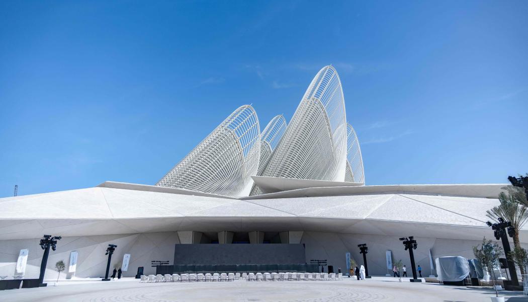 Museet är en central del av Saadiyat Cultural District och har utvecklats av Department of Culture and Tourism Abu Dhabi för att hedra arvet efter landets grundare, Sheikh Zayed bin Sultan Al Nahyan. Foto: Mammoet