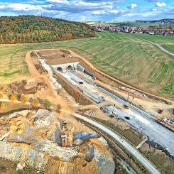 Vid Plzeň på tjeckiska sidan har denna järnvägstunnel redan byggts. © Celestyn/Wikipedia