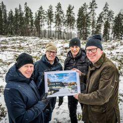 Från vänster: Magnus Nilsson (VD Tranåsbostäder), Göran Lorentzi (Byggchef Tranåsbostäder), Andreas Saltin (Affärschef NCC), Mats Larsson (Projektchef NCC). Foto: NCC
