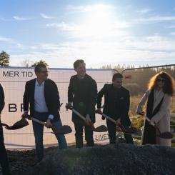 Botellos VD tillsammans med representanter från Tre Sverige, ABB, Samsung Electronics och Megawatt Solutions. Foto: S. Property Group.