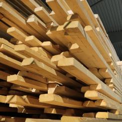 Av de stora varugrupperna är det träprodukter som har haft den starkaste utvecklingen under 2021. En betydande del av försäljningsitvecklingen kan hänföras till prisökningar. Foto: Byggmaterialhandlarna