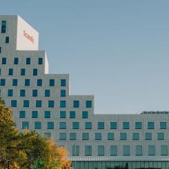 Inuti innehåller husets Skybar en stjärnhimmel med infällda spotlights som syns utifrån. Foto: Skanska