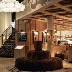 En interiörbild från hotellet Jacy´z i Göteborg som visar det stilfulla undertaket. Hotellet är ritat av Reflex Arkitekter och har 230 rum.