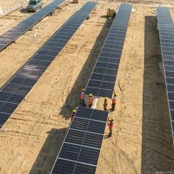 Det förväntas att projektet inte bara kommer att generera elektricitet utan även skapa över 100 000 arbetstillfällen. Pressfoto: Adani Group,