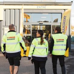 I Ramirentrapporten 2026 uppger 75 procent att deras arbetsplats är inkluderande, samtidigt som 77 procent är positiva till arbetsplatser där personer med olika kön, bakgrund, nationalitet och sexuell läggning arbetar tillsammans. Pressbild: Amanda Falkman / Ramirent