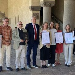 Från vänster: Sara Lindholm Larsson, sjukhuschef, Torleif Falk, Stockholms stadsarkitekt, Stefan Nilsson, direktor, Jan Valeskog, stadsbyggnadsborgarråd och juryns ordförande samt representanter från Tengbom, Nyrén och Ratios arkitektbyråer. Foto: Ersta Diakoni