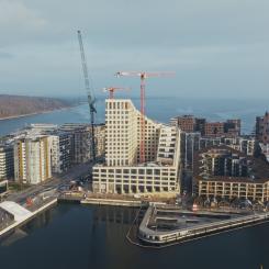 I Aarhus hamn uppförs under dessa månader ett imponerande nytt spahotell i 20 våningar. Bygget är ett bevis på vad effektiv samordning, gott samarbete och djup materialkunskap kan resultera i. Foto: Xella