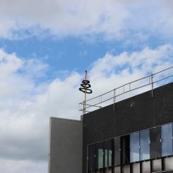 Den 11 maj hissade Kramp taklagskransen över det kommande distributionscentret i Vejle. Foto: Kramp
