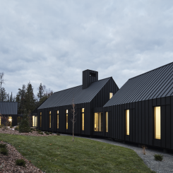 Svart zink kännetecknas av sitt stilrena uttryck och många designmöjligheter. (Foto: Maxime Brouillet/Booth Hansen)