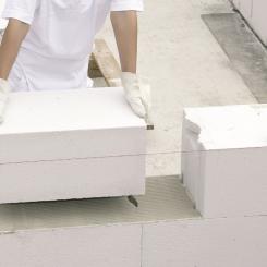 Ytong lågenergi har en hög termisk isoleringsförmåga och tryckhållfasthet. Tillsammans med Multipor passar produkterna utmärkt för invändig respektive utvändig isolering av bland annat ytterväggar och tak, säger Ben Birouti, Head of Country Operations på Xella Sverige. Fotocred: Xella