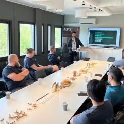 Alfix introducerar nu Alfix Pro Club i Sverige, en serie kunskapsträffar som syftar till att höja yrkeskunskapen och stärka samarbetet i plattsättarbranschen.

Bildrättigheter: Alfix