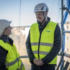 – Medlemskapet i föreningen ”Håll Nollan” är en uppmaning och en påminnelse om en av de absolut viktigaste frågorna för oss som verkar i fastighets- och byggbranschen – att ingen ska skada sig på våra byggarbetsplatser, säger Mikael Halvarsson. Foto: Huge
