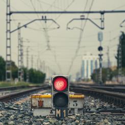Trafikverket beslutade att reducera hastigheten vid 25 plankorsningar. Foto: dayso/unsplash