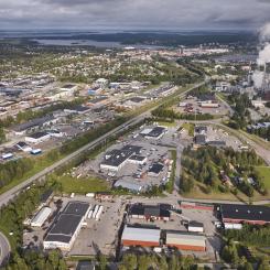 Ansökan om bygglov för ett McDonalds på BackCity har beviljats av Samhällsbyggnadsnämnden. Restaurangen kommer att placeras på bortre delen av Willys nuvarande parkering, till vänster i bild. Foto: Maria Fäldt
