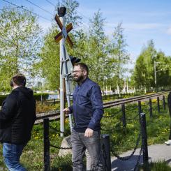 Stadsarkitekt Florian Steiner ledde den livesända rundvandringen genom området tillsammans med Pär Fleuron från Trafikverket. Foto: Maria Fäldt.