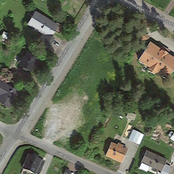 Ytan som bygglovsansökan handlar om ligger i korsningen Durrnäsvägen/Södergatan. Foto: Google maps