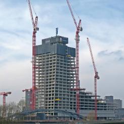 Det halvfärdiga höghuset Elbtower, som fortsätter att sjunka har blivit ett mega-problem för staden Hamburg. Foto: Signa - Holding