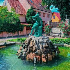 Visby vattenverk ska byggas om för att stärka dricksvattenproduktionen på Gotland. Bilden visar en fontän i Visby. Foto: Sedki Alimam/Unsplash