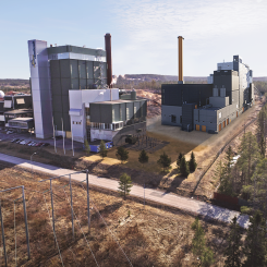 Jämtkraft investerar 1,5 miljarder kronor i det nya kraftvärmeverket i Lugnvik utanför Östersund. I februari 2025 räknar man med att den nybyggda anläggningen ska stå klar. Foto: Jämtkraft