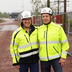 Vamas ombud Anders Bergman och ByggDialogs ombud Bosse Rom höll tal under spadtaget. Foto: ByggDialog