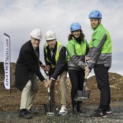 Första spadtaget i Jönköping. Foto: Bring
