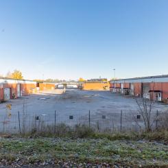 Fem byggnader kommer att tas bort. Vy mellan hus. Foto: Gästrike vatten