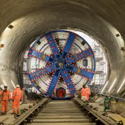 Storbritanniens största infrastrukturprojekt HS2. Ett steg i taget. Bilden visar genombrottet i Chilterntunnel. Foto: HS2