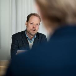 TMF:s bostadspolitiska expert, Gustaf Edgren. Lisa Hallgren