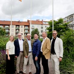 Från vänster: Mia Berling - Anders Berling AB, Mats Österborg, advokat som företrädde Anders Berling AB, Anders Berling på Anders Berling AB, Theodor Alexandris, Marknadsområdeschef Riksbyggen region Syd, Bruno Petersson, ordförande HFAB, Christian Kylin, vd HFAB. Foto: Riksbyggen