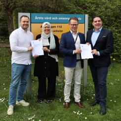 Micasa Fastigheter och COBAB har signerat avtalet som innebär byggstart av kvarteret Ånn i Årsta sommaren 2025. Pressbild: Micasa Fastigheter