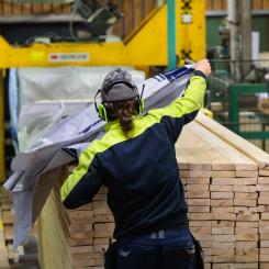 Det nya avtalet kan bland annat användas vid handel med trävaror. Foto: Michael Engman / Svenskt Trä