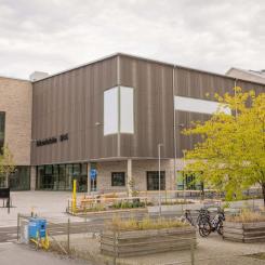 Nya Gottsundaskolan och allaktivitetshus är vinnare av Årets bygge 2025 i kategorin samhällsfastigheter (foto: Lilla Produktionsbolaget)
