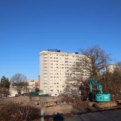 Ny bostäder på gång. Här, vid Trångsundsvägen 4-6, kommer det inom ett par år finnas 125 nya lägenheter.
