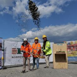Peab, Falu kommun och Sehlhall Fastigheter tog den 22 maj det första spadtaget för ett nytt äldreboende i Främby i Falun. Pressbild: Peab