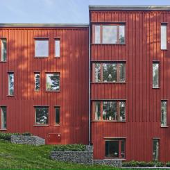 Samtliga gemensamhetsytor i huset ligger högst upp i huset. Bland annat innefattar dessa en stor takterrass. Fotograf: Åke E-son Lindman.