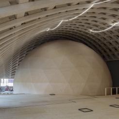 Redan nu anas atmosfären i trähallens böljande tak med sina extremt långa spännvidder helt utan inre stödpelare. Foto: Tekniska museet
