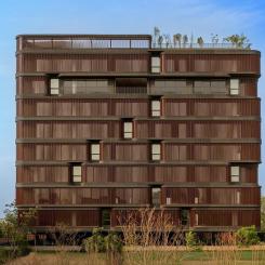 The Primus i Jaipur har utformats för att möta ett extremt varmt klimat. Gröna terrasser, vertikala solskydd och naturlig ventilation minskar behovet av kylning samtidigt som byggnaden erbjuder flexibla och hälsosamma arbetsmiljöer. OBS! Det finns fler bilder av interiören i slutet av artikeln. Foto: Vinay Panjwani/Sanjay Puri Architects.