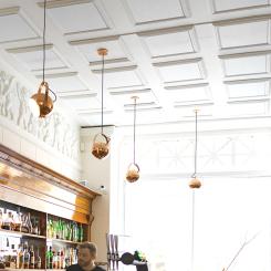 Restaurang Kød i Köpenhamn hade önskemål om ett undertak i klassisk stil för att matcha övrig inredning. Projektbild: Akustikmiljö