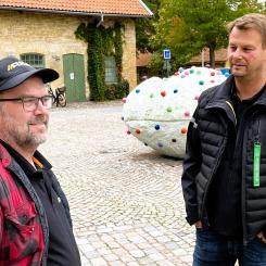 Magnus Carlson, ansvarig Tekniskförvaltare, är nöjd med samarbetet med RSA-gruppen, speciellt elektrikern Lasse. Foto: RSA