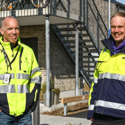 Björn Ravemark, projektchef Helsingborgshem och Johan Eriksson, platschef på NCC. Foto: Helsingborgshem/NCC