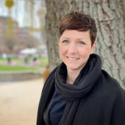 Stina Eriksson är arkitekt på FOJAB med stor kunskap om träbyggnation. Foto: FOJAB
