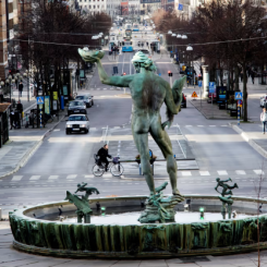 Kungsportsavenyn med statyn av havsguden Poseidon på Götaplatsen i förgrunden. Bild: Göteborgs Stad