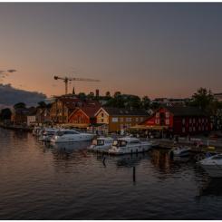 Skyskrapan har en framträdande utskärning längst upp som fungerar som ett subtilt kronliknande element, vilket särskiljer tornets topp i stadssiluetten. Foto: Yimby