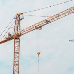 Enligt Byggföretagen uppgick byggsektorns samlade kostnader för olika utredningar till cirka 2,5 miljarder kronor mellan 2020 och 2023. Foto: Symbolbild. Creative Commons Lic. Kredit: Aszak