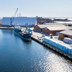 Kommunfullmäktige har beslutat att en ny kaj kan börja byggas vid Port of Skellefteå. Foto: Skellefteå kommun/unsplash