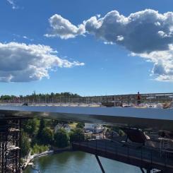 Under hösten pågår arbetet med att svetsa ihop och måla den nya Skurubron. FOTO: ANDERS SPALS,TRAFIKVERKET