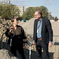 Första spadtaget av den nya multisportbyggnaden på Stadionområdet. Bild: Malmö stad